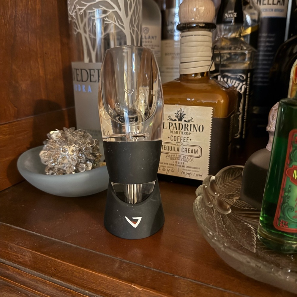 Elegant Black Wine Aerator by Vinturi